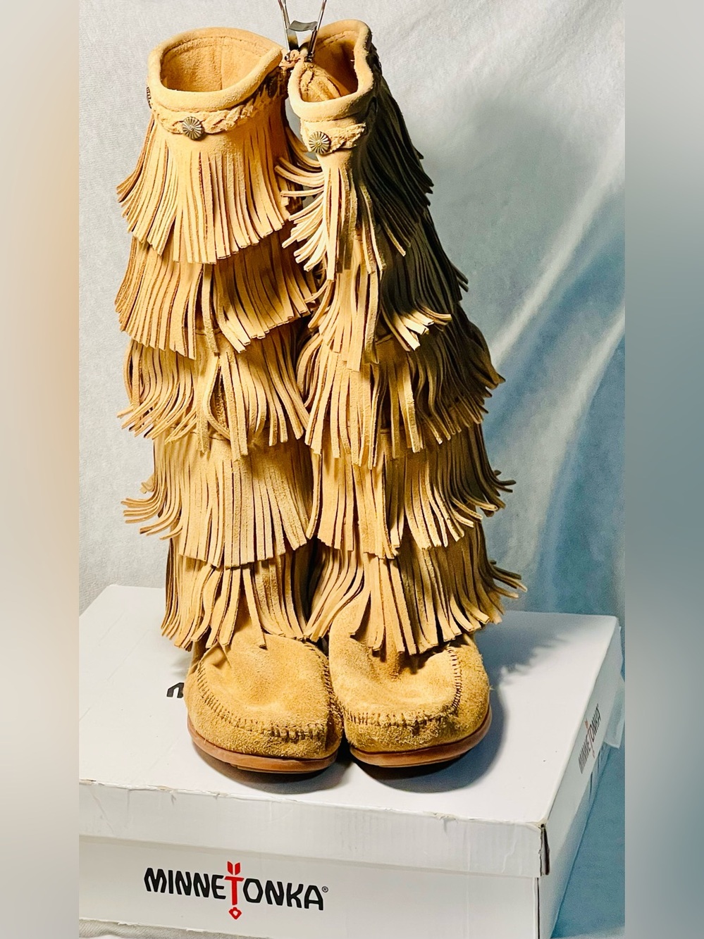 Minnetonka Suede 5-Layer Fringe Moccasin Boots Taupe Size 9 with Box